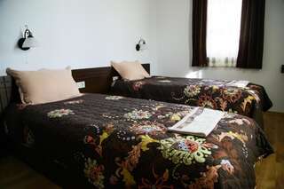 Отель Galabova Guest House Delchevo Двухместный номер с 1 кроватью или 2 отдельными кроватями-14
